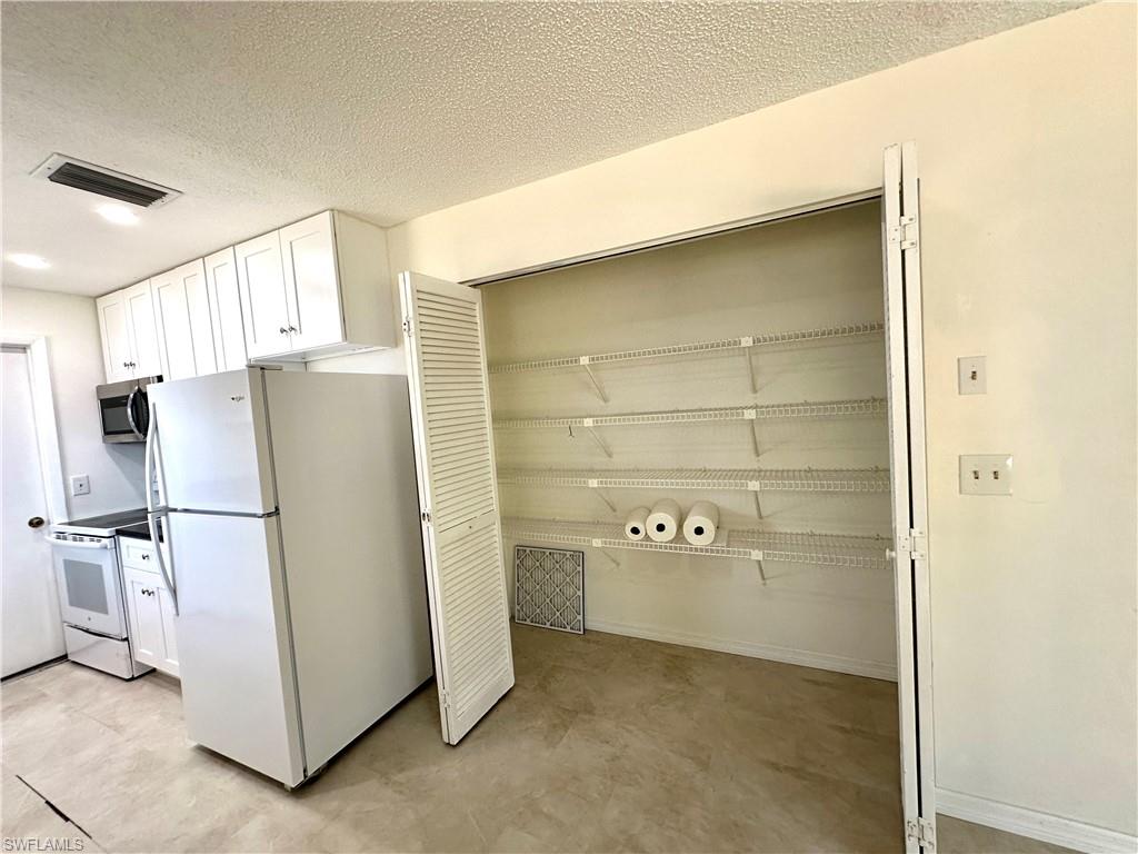 SAN CARLOS PARK - Residential