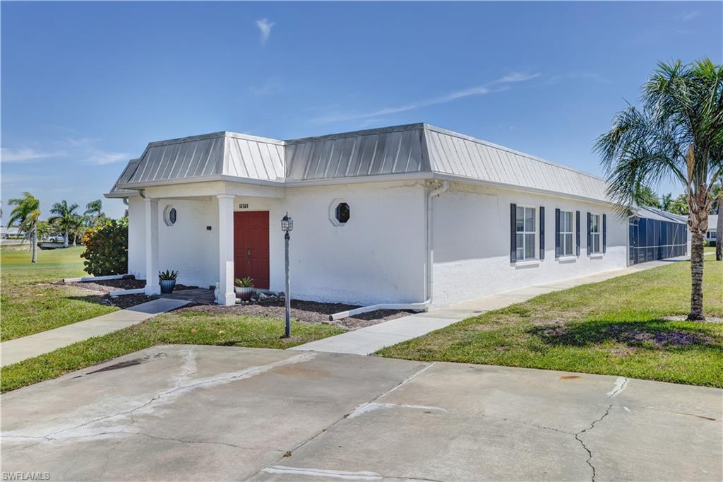 MYERLEE ESQUIRE COURTS CONDO - Residential