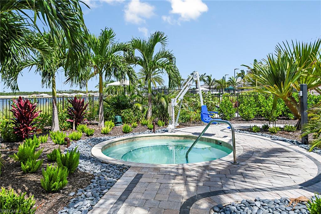 ESPLANADE LAKE CLUB - Residential