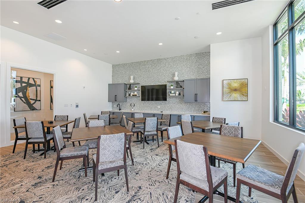 ESPLANADE LAKE CLUB - Residential