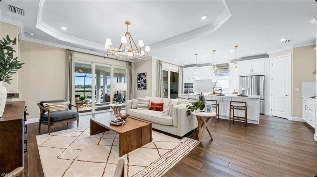 ESPLANADE LAKE CLUB - Residential