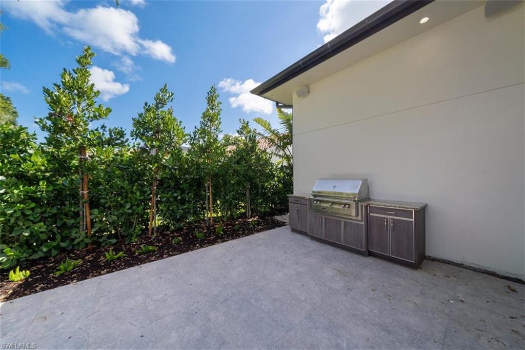 PELICAN BAY WOODS - Residential