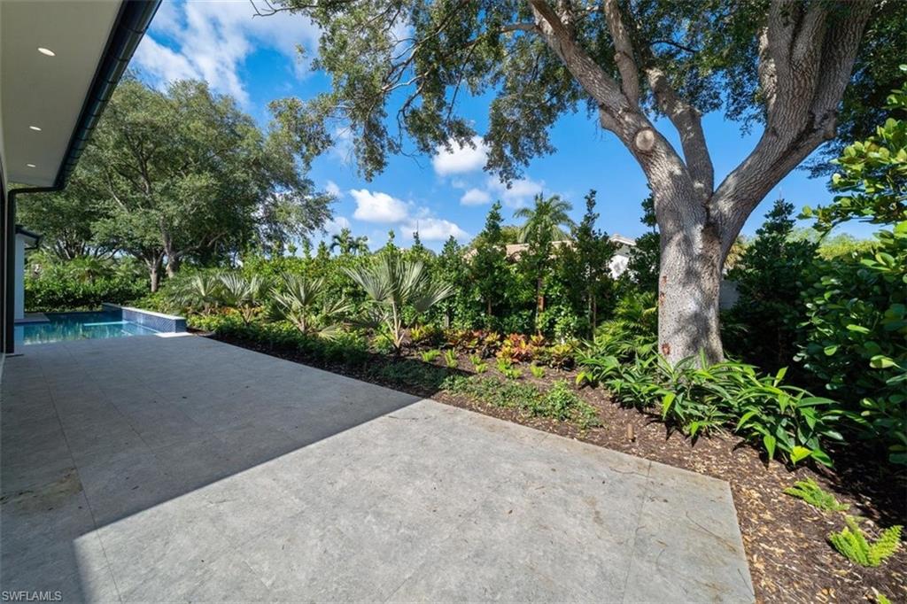 PELICAN BAY WOODS - Residential