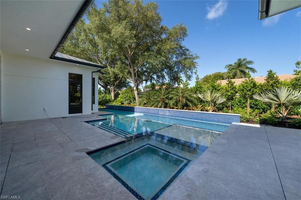 PELICAN BAY WOODS - Residential