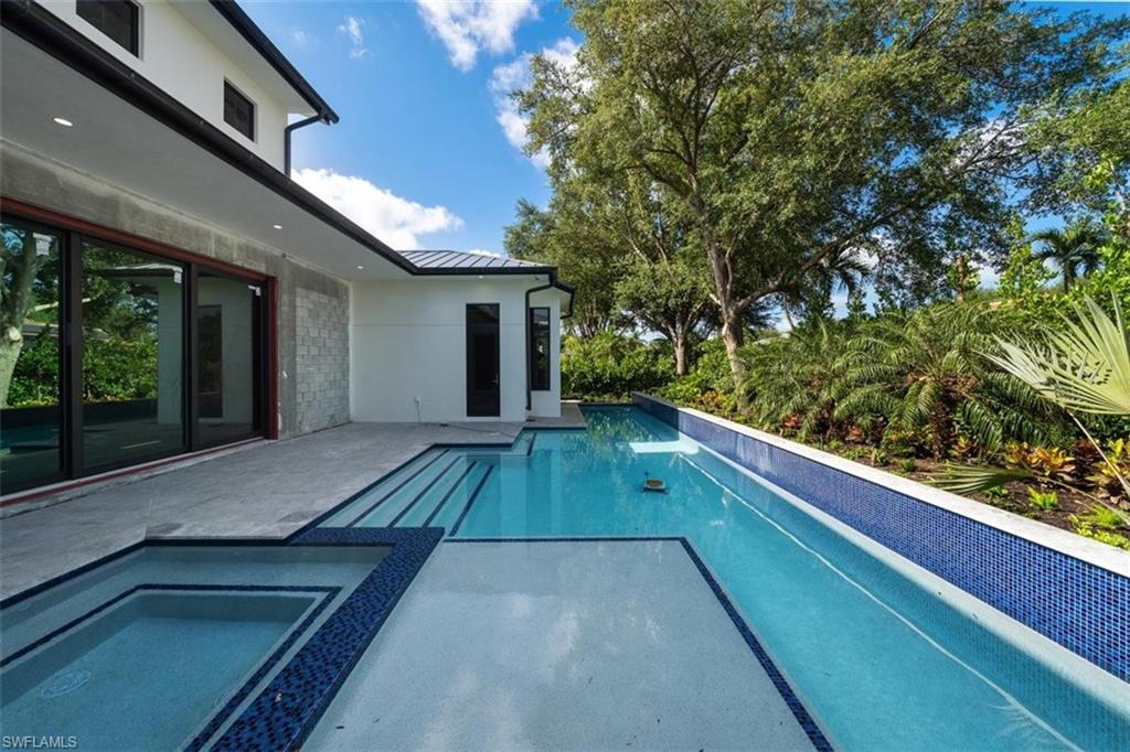 PELICAN BAY WOODS - Residential