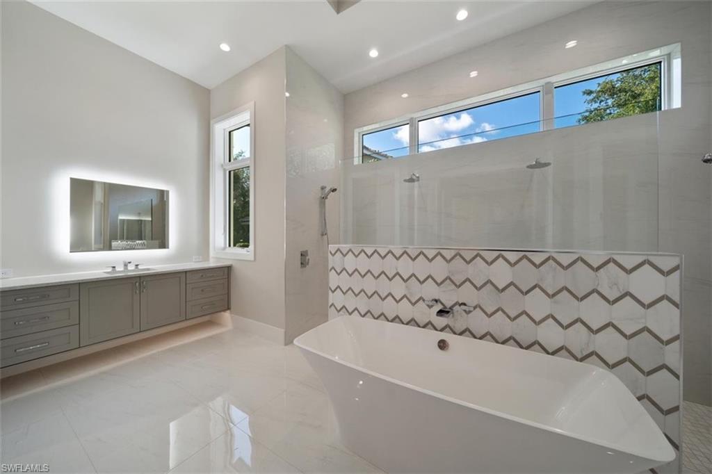 PELICAN BAY WOODS - Residential