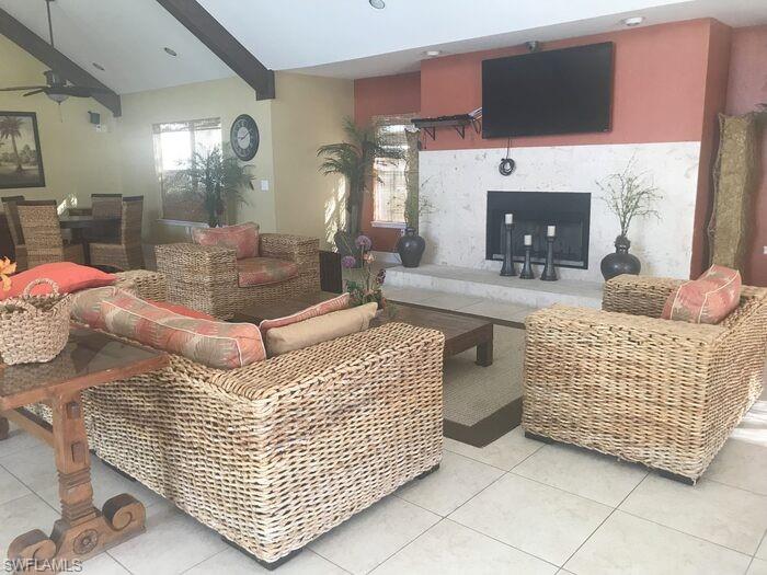 VENETIAN PALMS - Residential Lease