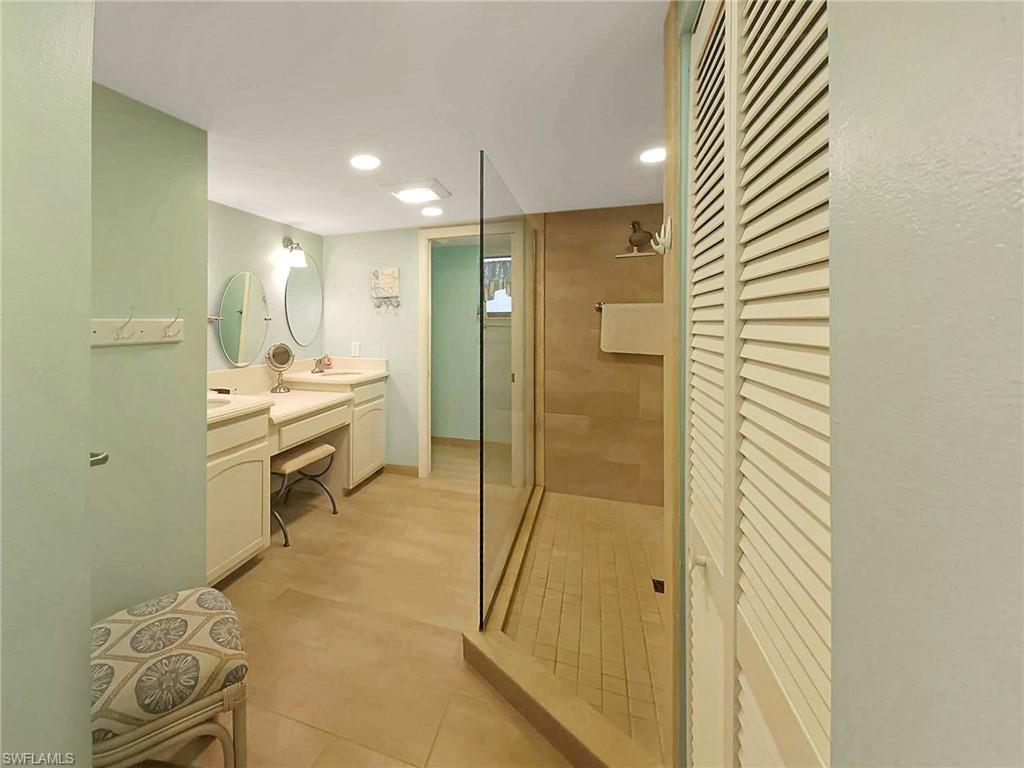 COMMODORE CLUB - Residential