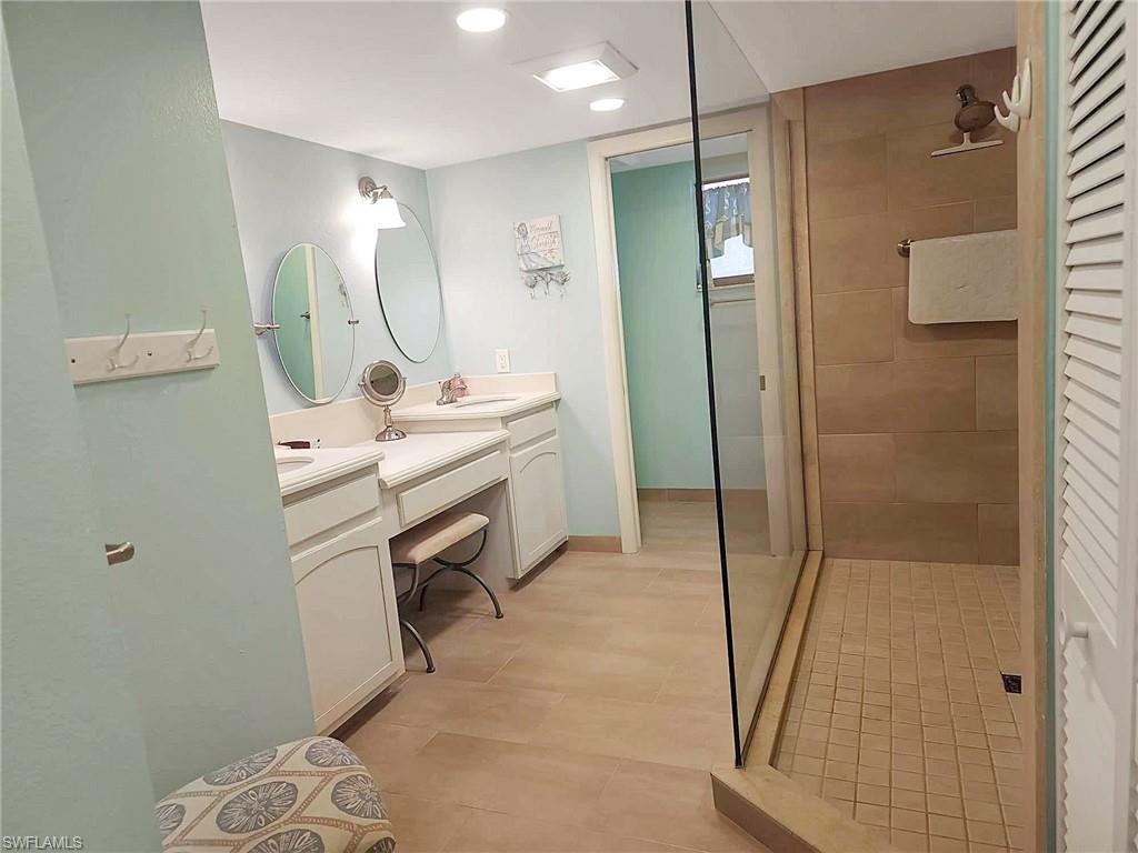 COMMODORE CLUB - Residential