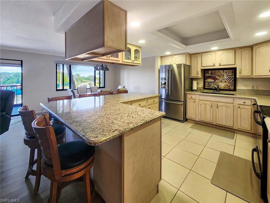 COMMODORE CLUB - Residential