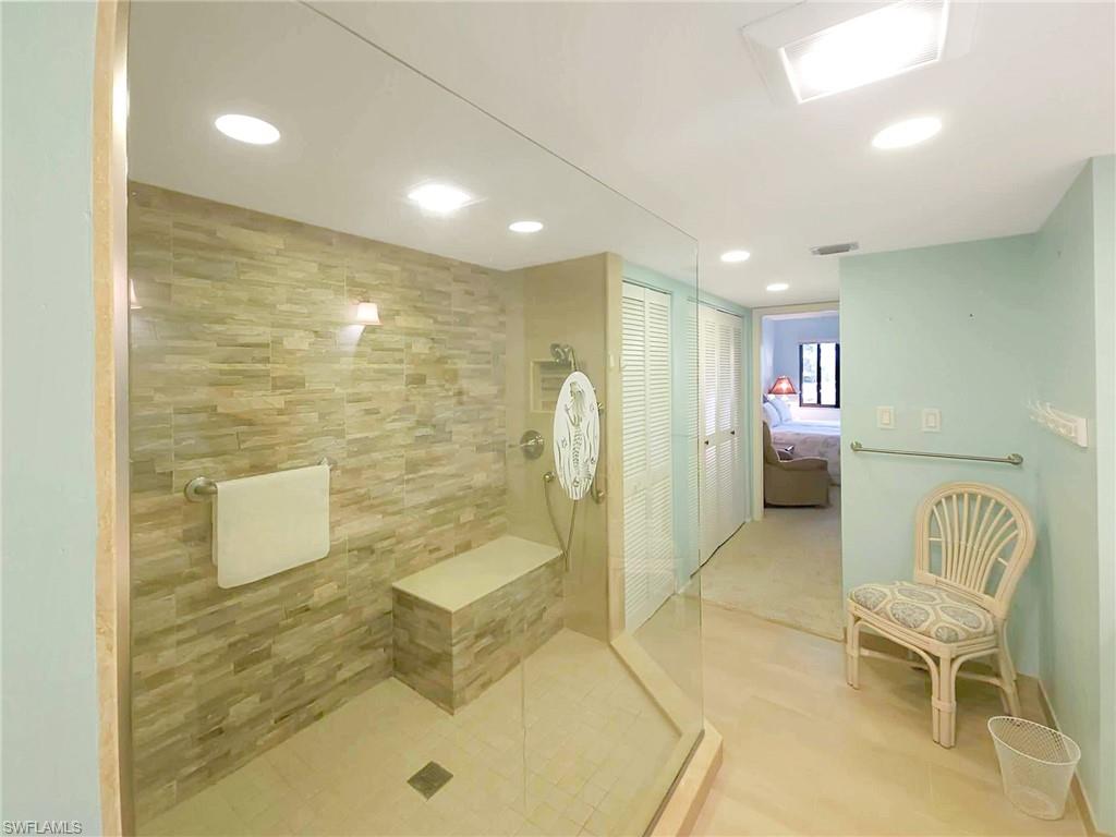 COMMODORE CLUB - Residential