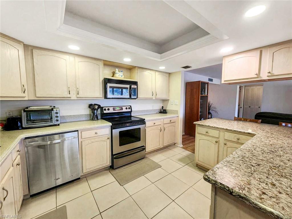 COMMODORE CLUB - Residential