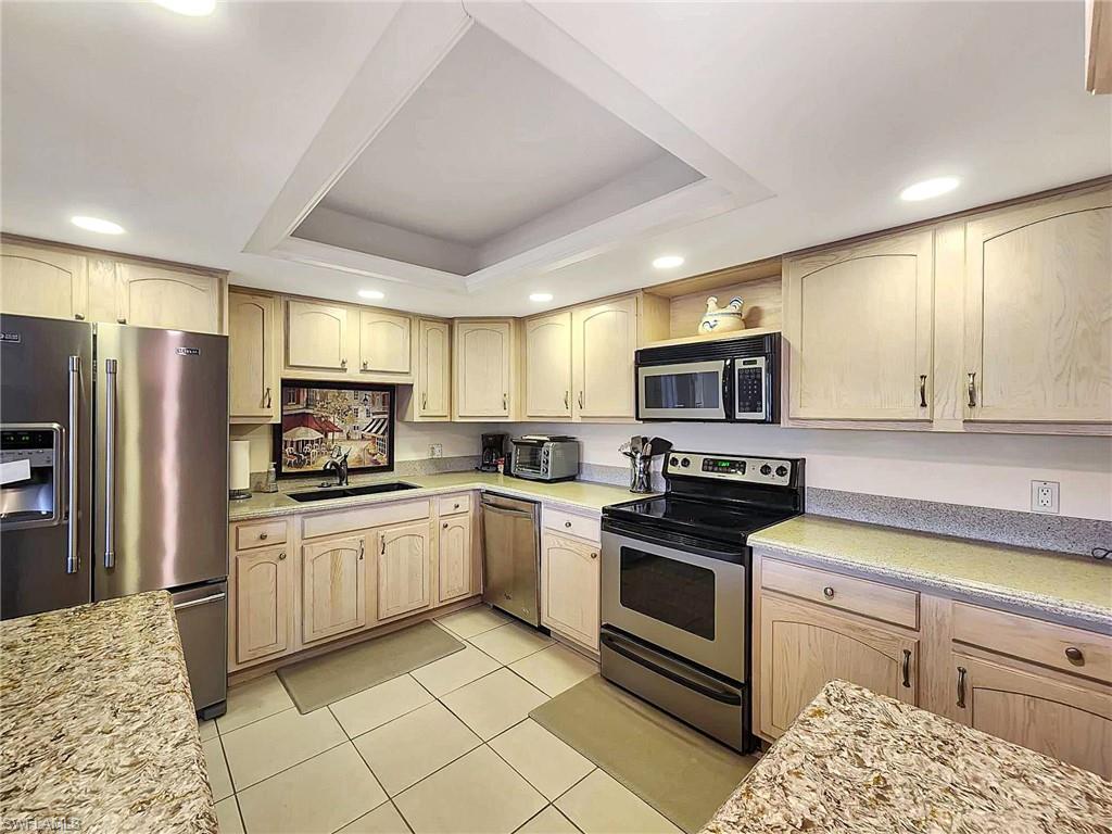 COMMODORE CLUB - Residential