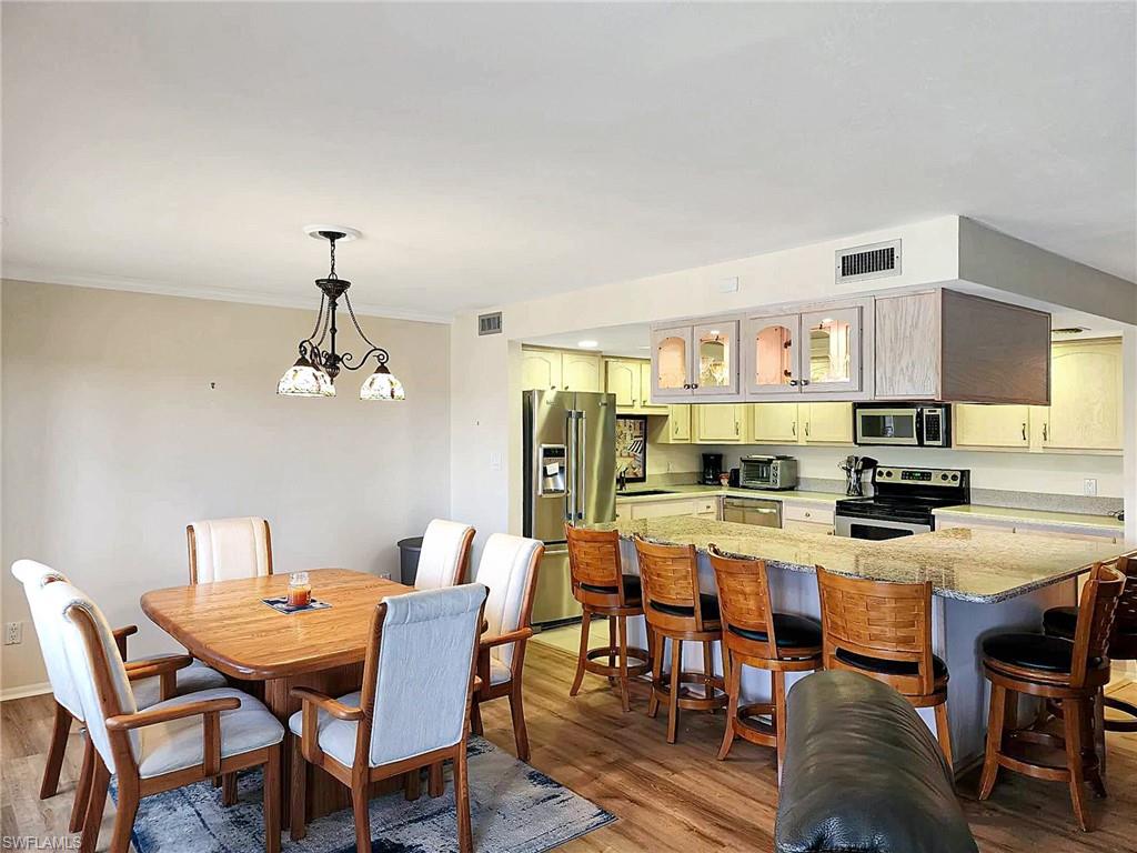 COMMODORE CLUB - Residential