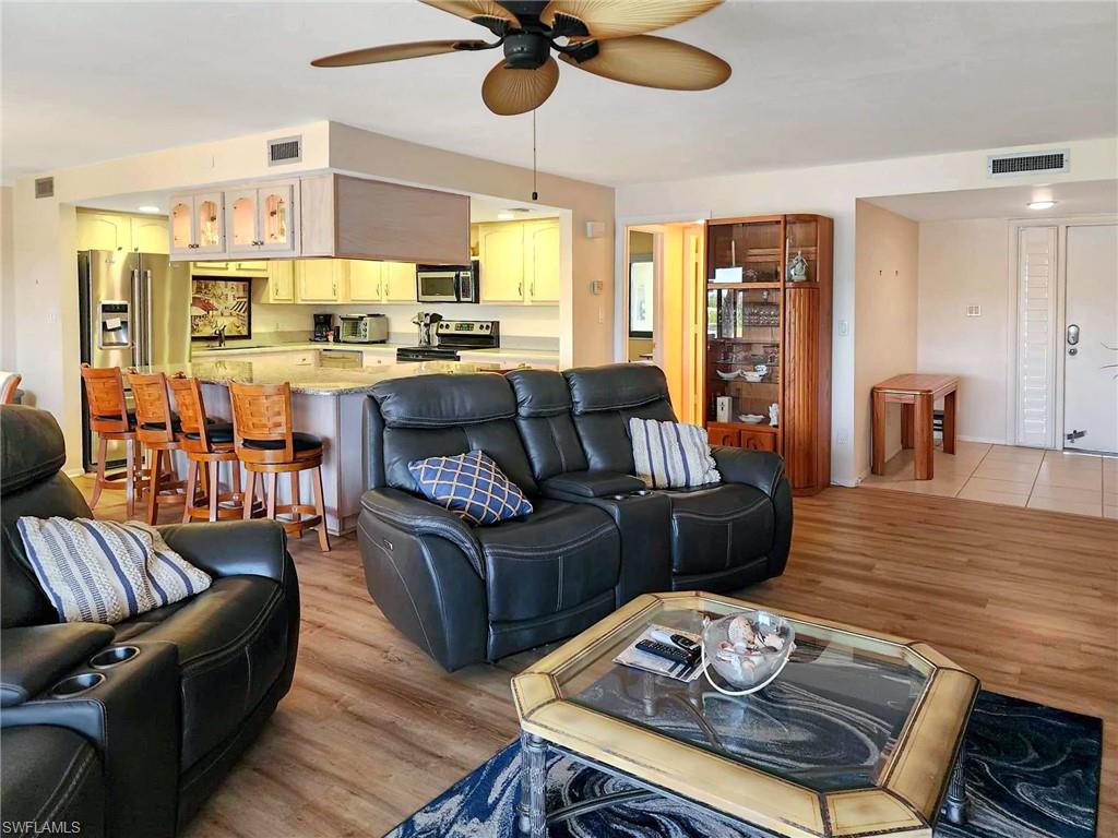 COMMODORE CLUB - Residential