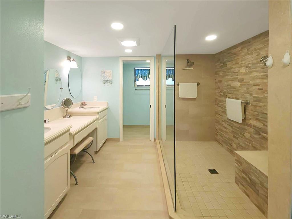 COMMODORE CLUB - Residential