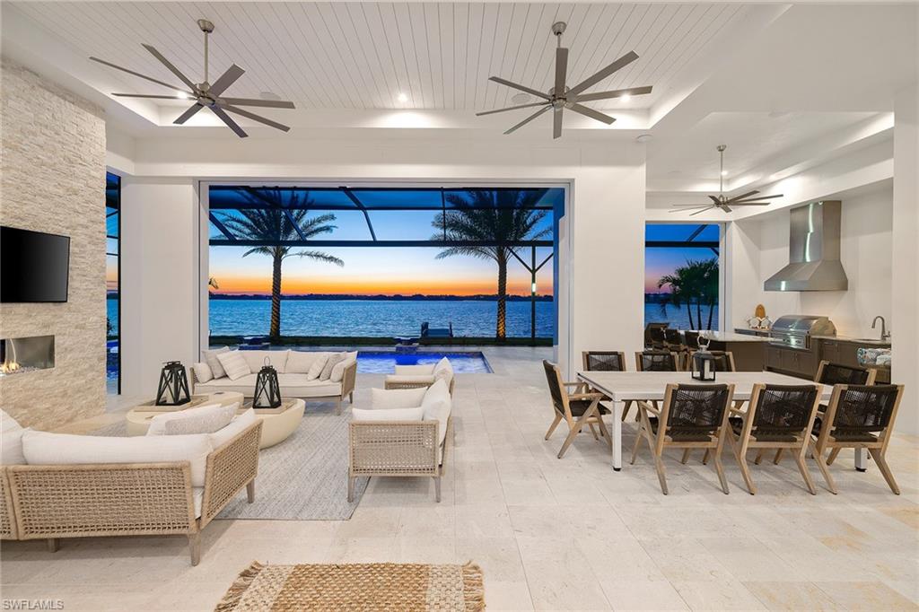 ESPLANADE LAKE CLUB - Residential