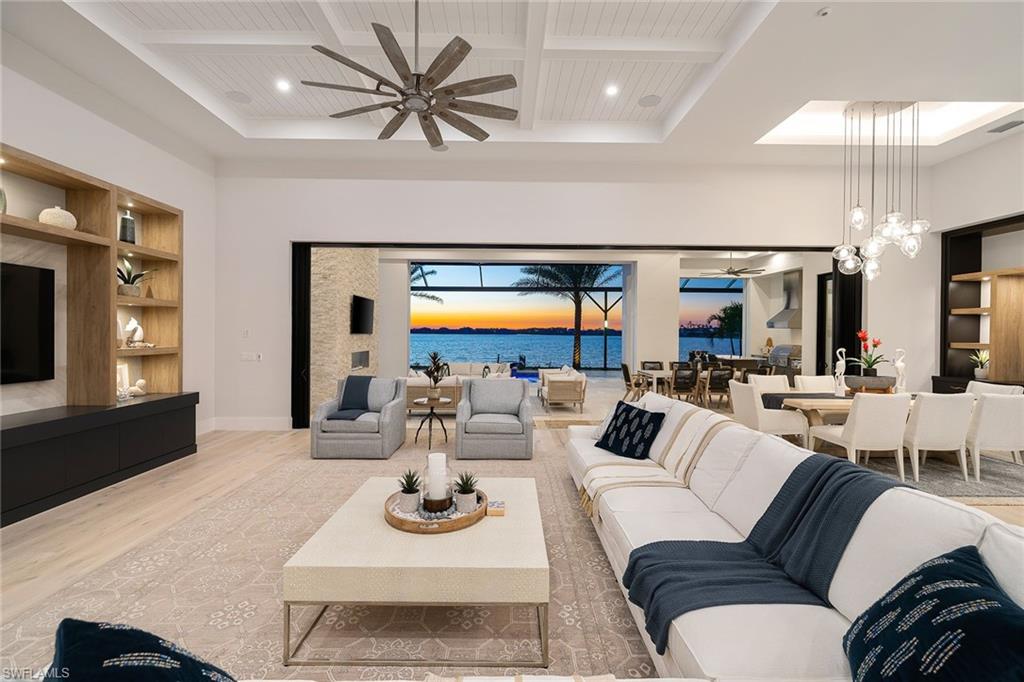 ESPLANADE LAKE CLUB - Residential