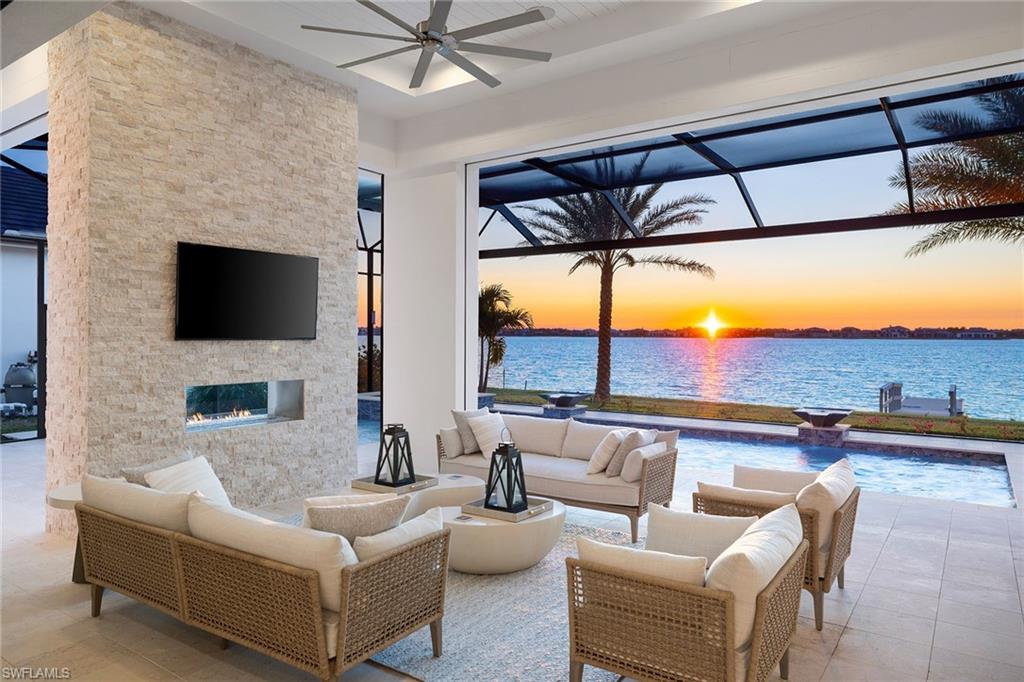 ESPLANADE LAKE CLUB - Residential