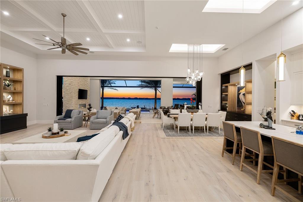 ESPLANADE LAKE CLUB - Residential