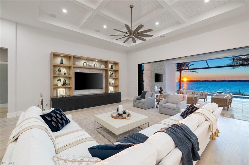 ESPLANADE LAKE CLUB - Residential