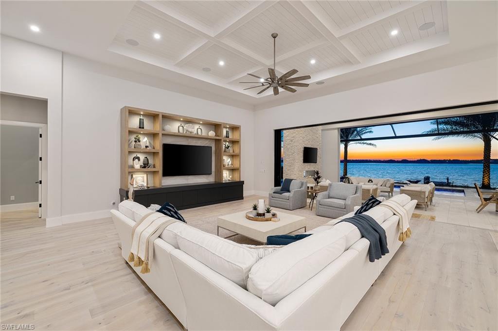 ESPLANADE LAKE CLUB - Residential