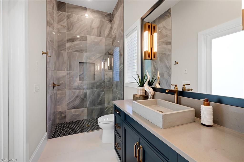 ESPLANADE LAKE CLUB - Residential