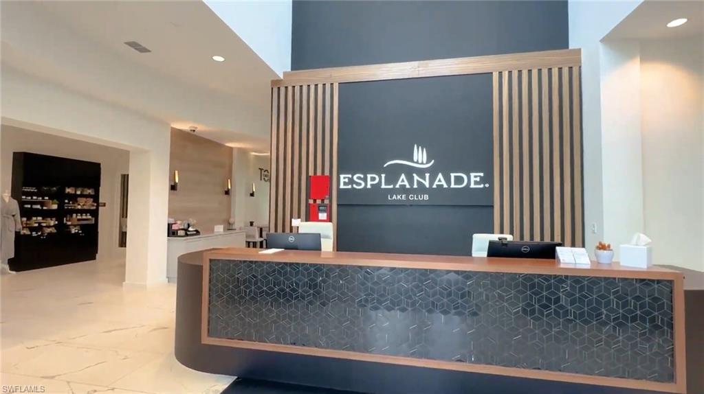 ESPLANADE LAKE CLUB - Residential