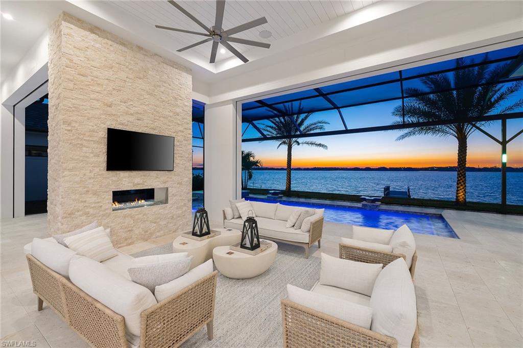 ESPLANADE LAKE CLUB - Residential