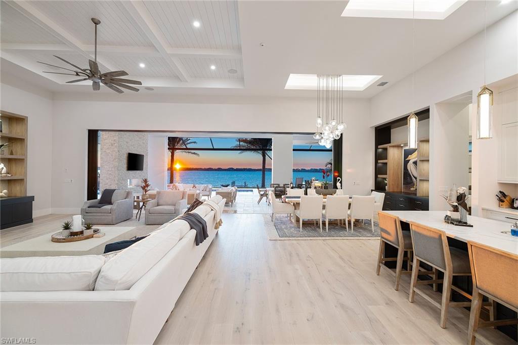 ESPLANADE LAKE CLUB - Residential