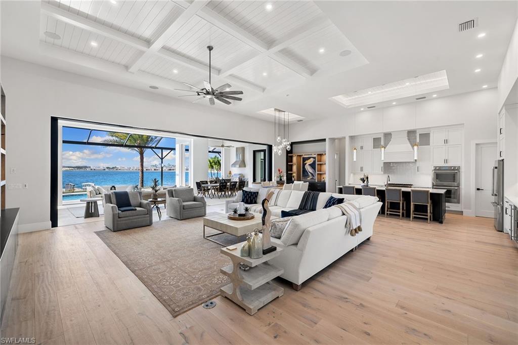 ESPLANADE LAKE CLUB - Residential