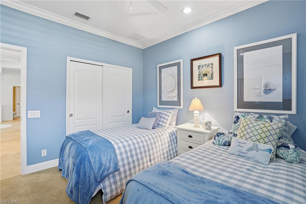 COUNTRY CLUB - Residential