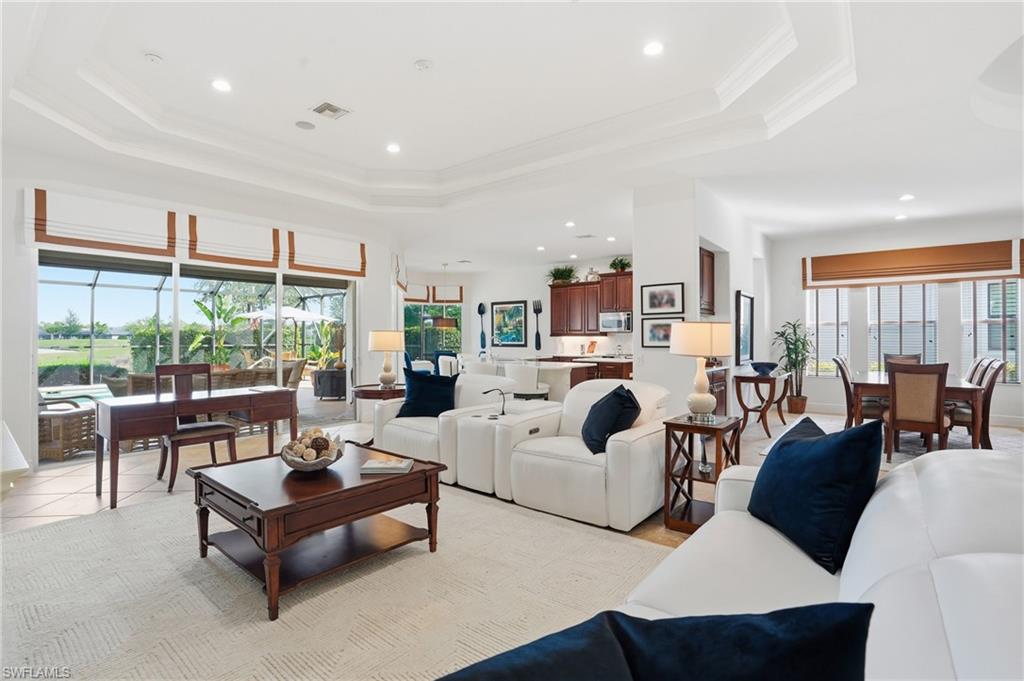 COUNTRY CLUB - Residential