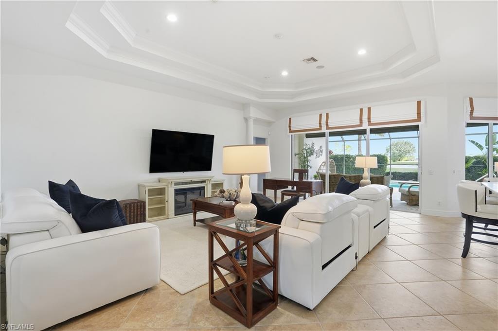 COUNTRY CLUB - Residential