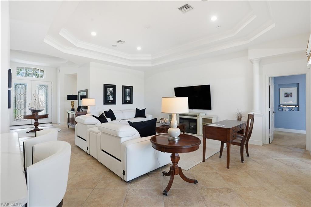 COUNTRY CLUB - Residential