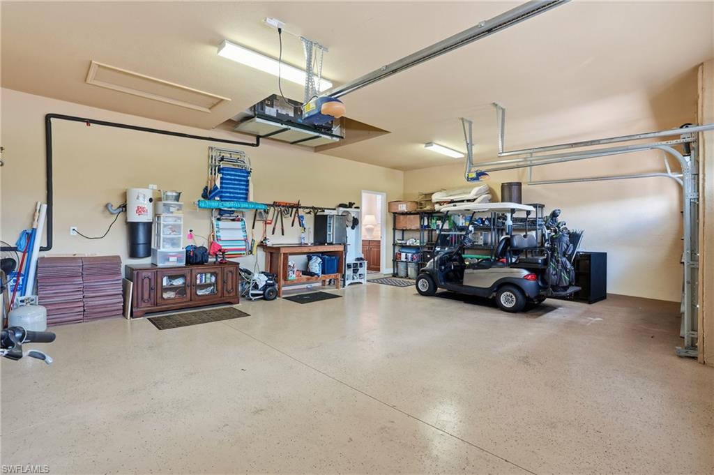 COUNTRY CLUB - Residential