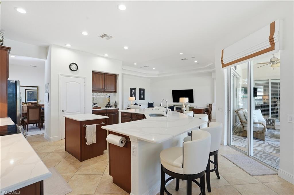 COUNTRY CLUB - Residential