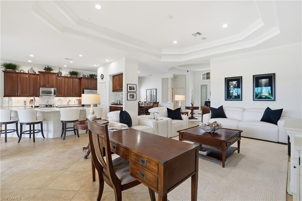 COUNTRY CLUB - Residential