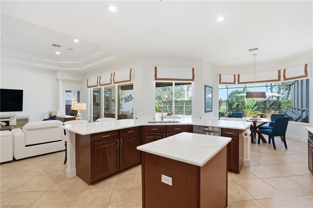 COUNTRY CLUB - Residential