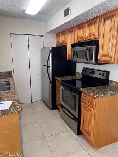 VENETIAN PALMS - Residential Lease