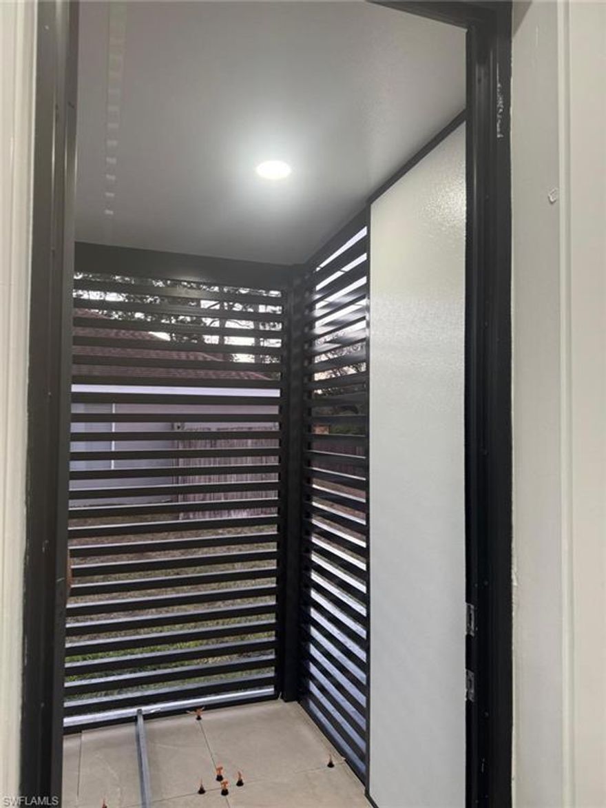 Live in Comfort and Style in This Beautiful NEW Apartment! Discover this modern 1-bedroom, 1-bathroom apartment, thoughtfully designed to provide the perfect balance of functionality and comfort. Ideal for couples or singles, this space offers contemporary finishes and a warm atmosphere that invites you to enjoy a hassle-free lifestyle. Highlights include: ? Modern kitchen with stainless steel appliances. ? Bright living area with large windows for natural light. ? Spacious bedroom with a generous closet. ? Stylish bathroom with high-quality fixtures. ? ALL UTILITIES INCLUDED: electricity, water, internet, and cable (no surprise bills!). ? Central air conditioning and heating. The building features well-maintained common areas and parking available. Don’t miss this opportunity! This apartment is move-in ready and won’t stay on the market for long.