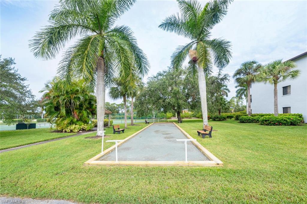 COUNTRY MANOR - Residential