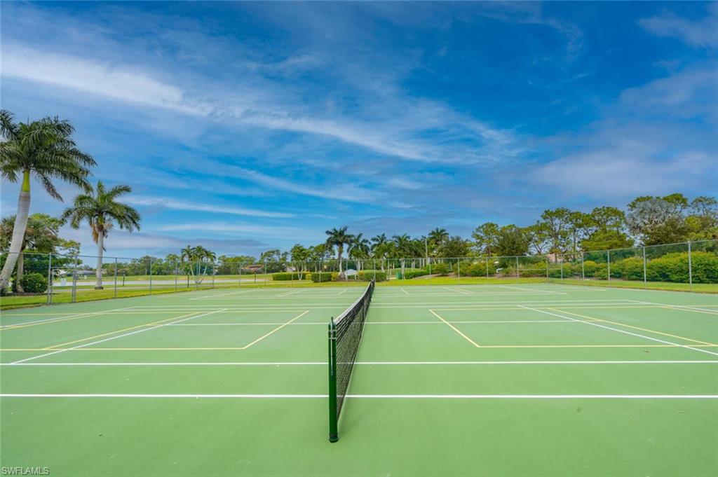 COUNTRY MANOR - Residential