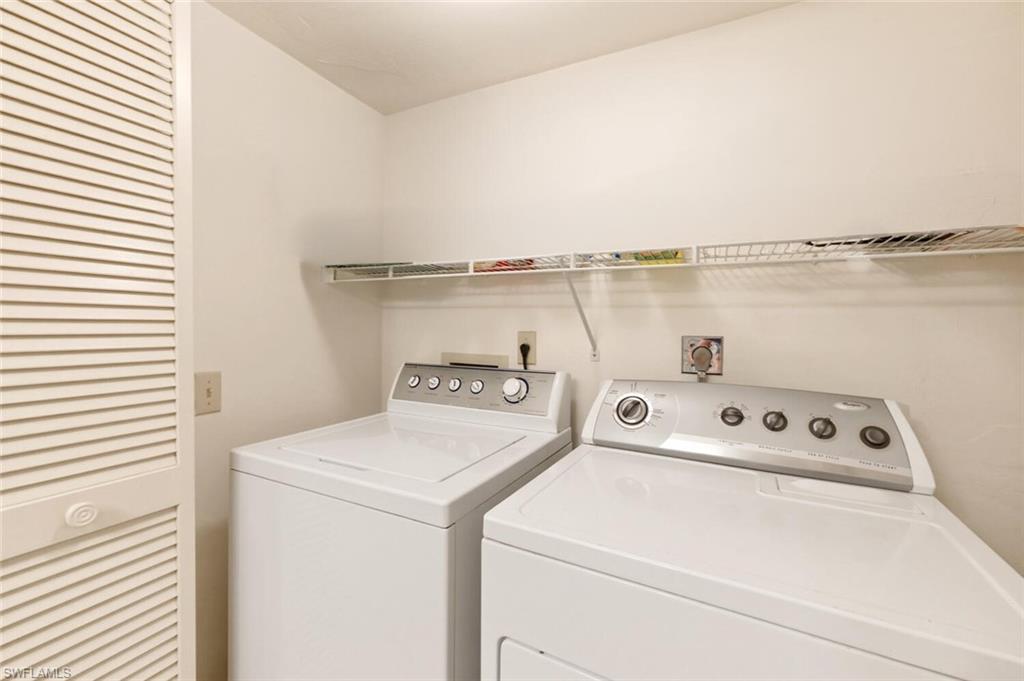 COUNTRY MANOR - Residential