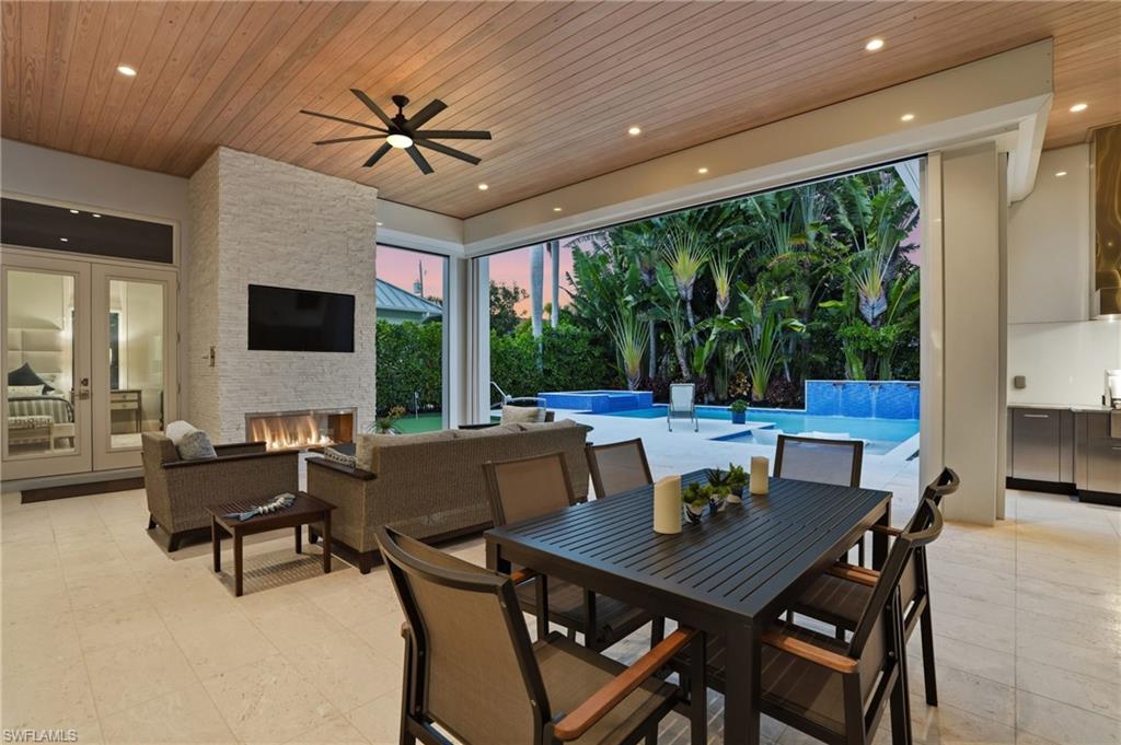 MOORINGS - Residential