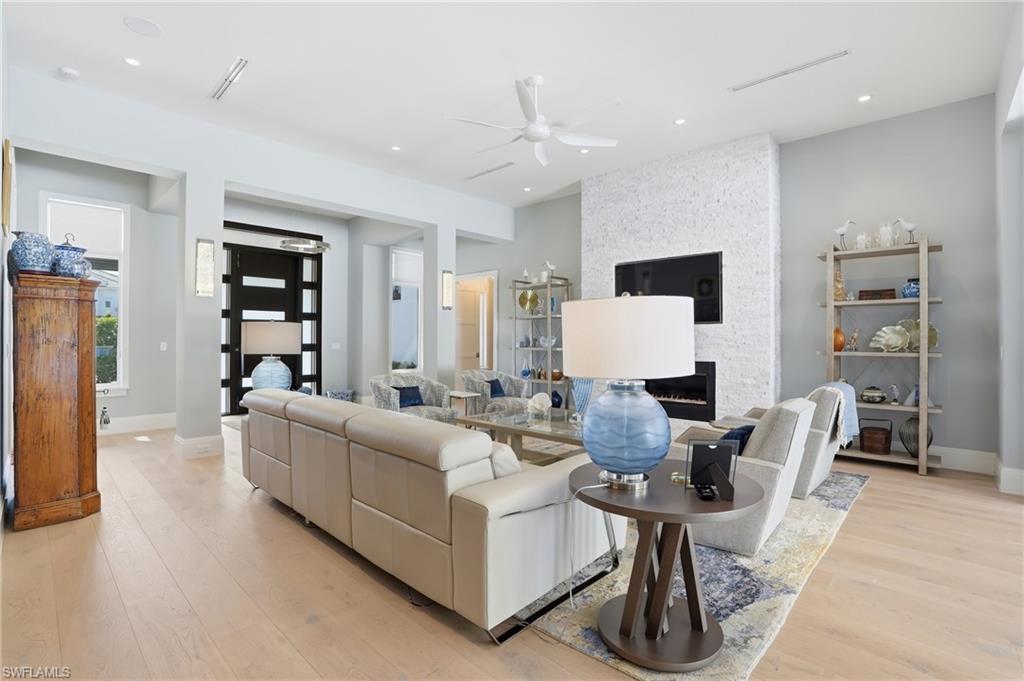 MOORINGS - Residential