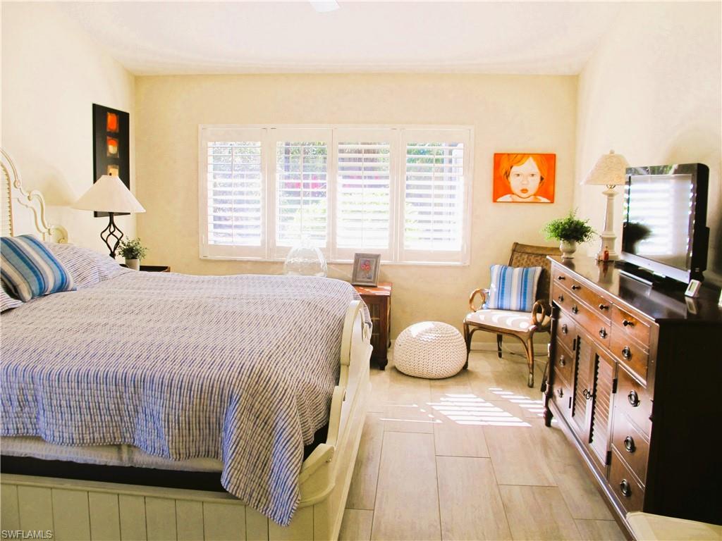 WILSHIRE LAKES - Residential