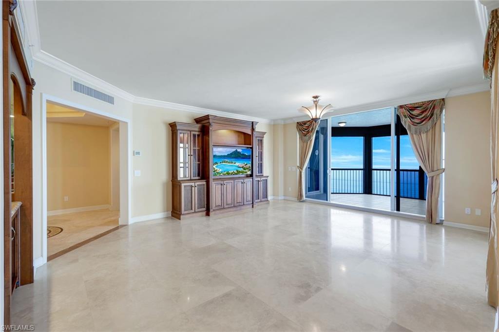 8473 Bay Colony DR 1904