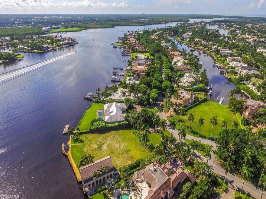 Build your dream home.  Panoramic views looking up Naples Bay.  Over an acre with 207 ft. of water frontage.  Existing boathouse is rare and unlike any other in Port Royal. Boathouse provides 76,000 lb. lift for your privacy yacht, electric, water and and its own air conditioning system. Port Royal membership eligible.
