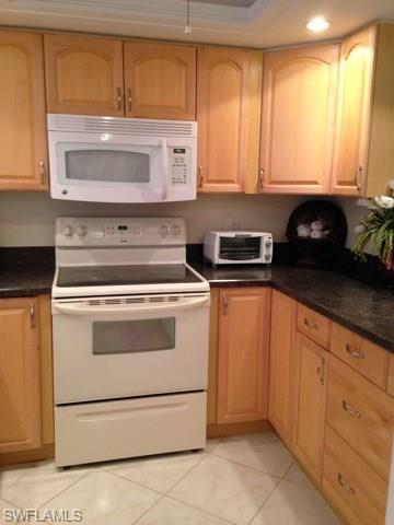 COUNTRY CLUB MANOR - Residential